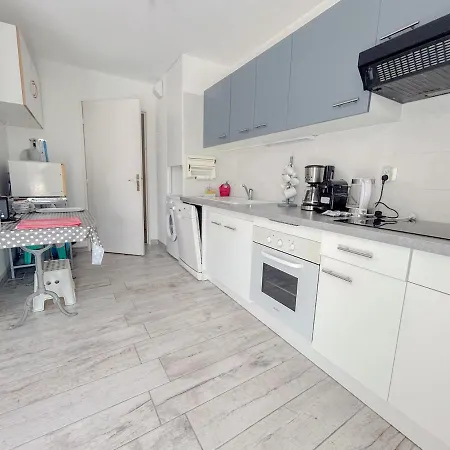 F2 Avec Terrasse Et Parking Prive A