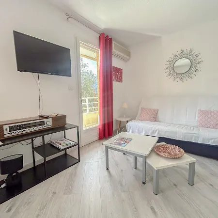 F2 Avec Terrasse Et Parking Prive A Fréjus