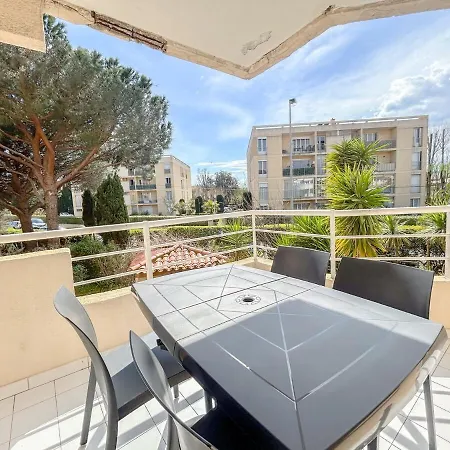 F2 Avec Terrasse Et Parking Prive A * Fréjus