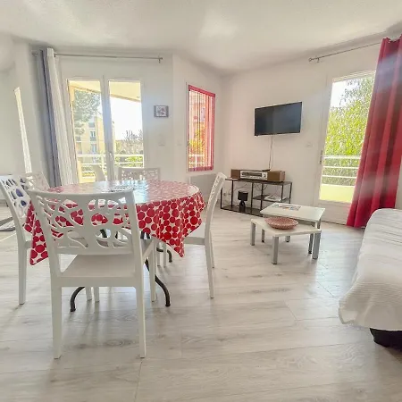 F2 Avec Terrasse Et Parking Prive A