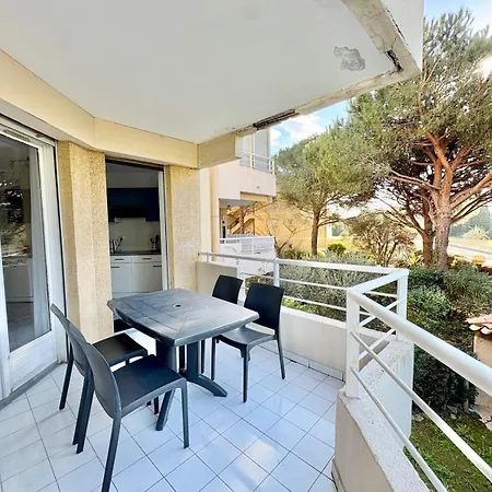 F2 Avec Terrasse Et Parking Prive A