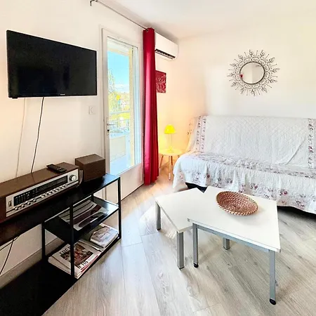 Appartement F2 Avec Terrasse Et Parking Prive A