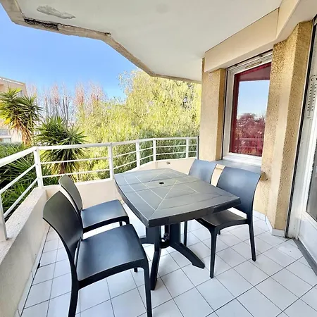 F2 Avec Terrasse Et Parking Prive A