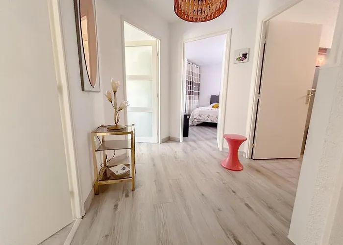 F2 Avec Terrasse Et Parking Prive A *