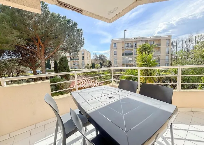 F2 Avec Terrasse Et Parking Prive A * Fréjus
